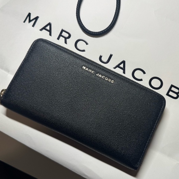 Marc Jacobs  Wallet - Picture 1 of 10